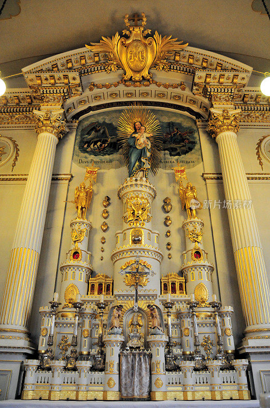 Church of Our Lady of Victories - altar with the Virgin Mary, Québec City, Quebec, Canada